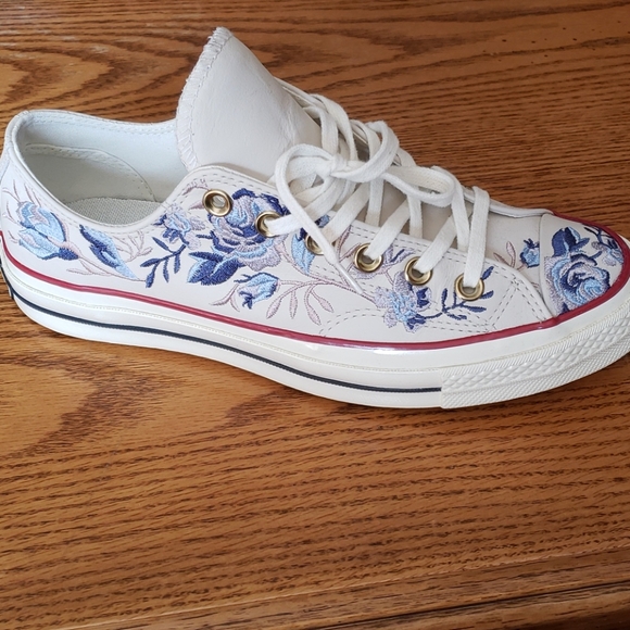 blue flower converse